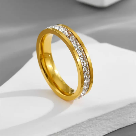 Sparkling Gold-Plated Diamond Band Ring