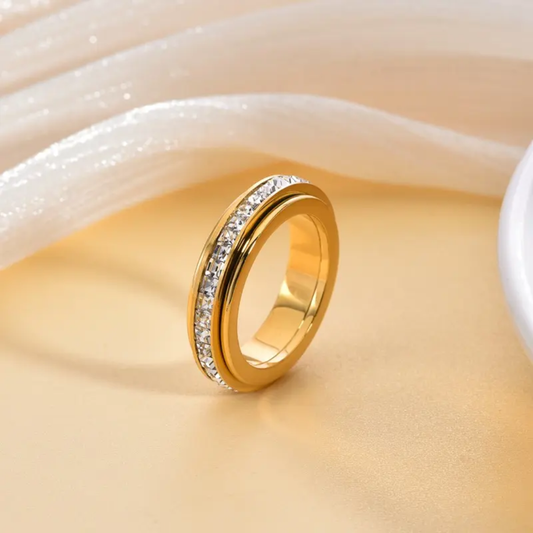 Elegant Gold-Plated Crystal Finger Ring