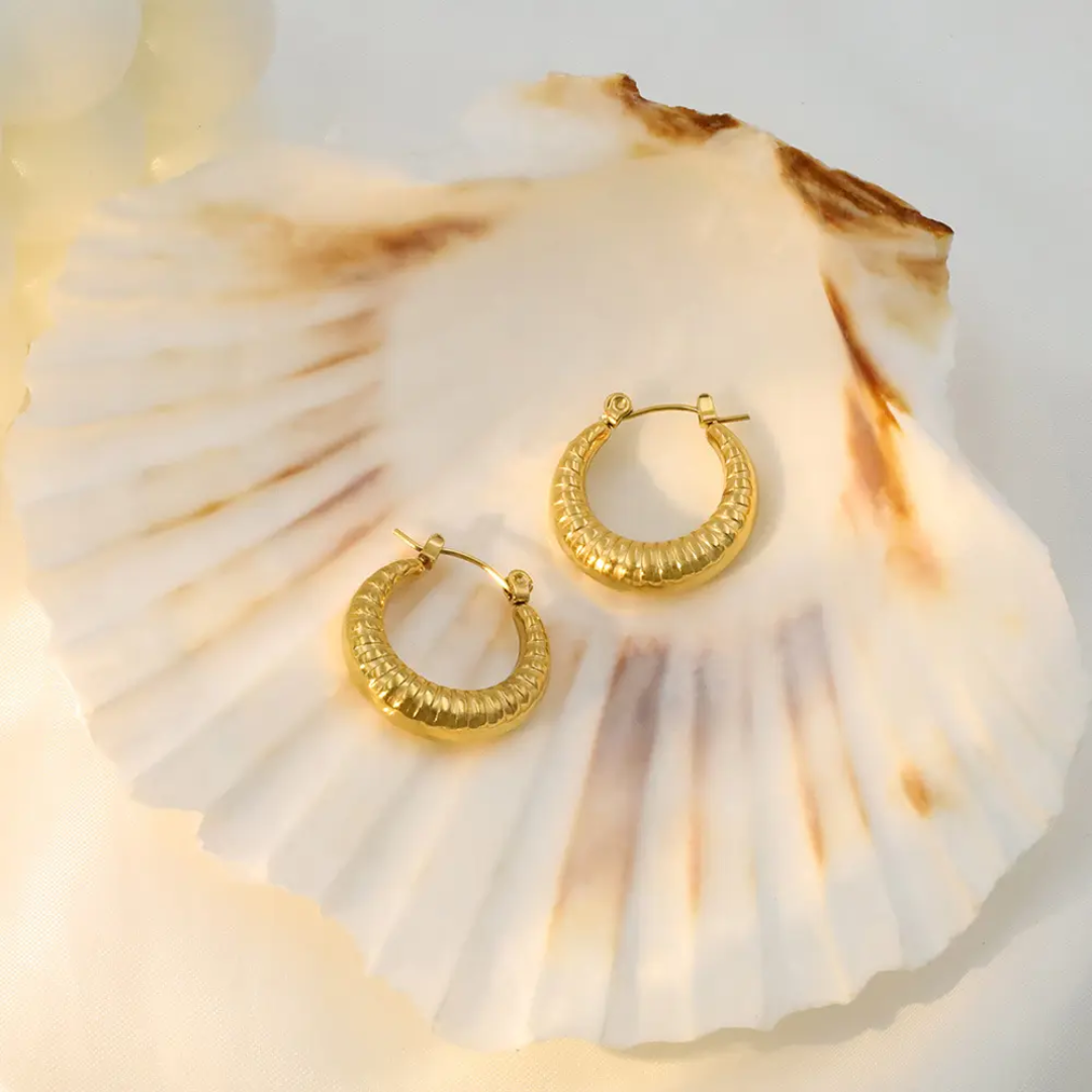 Ribbed Dome Hoop Earrings – Gold-Plated (20mm)