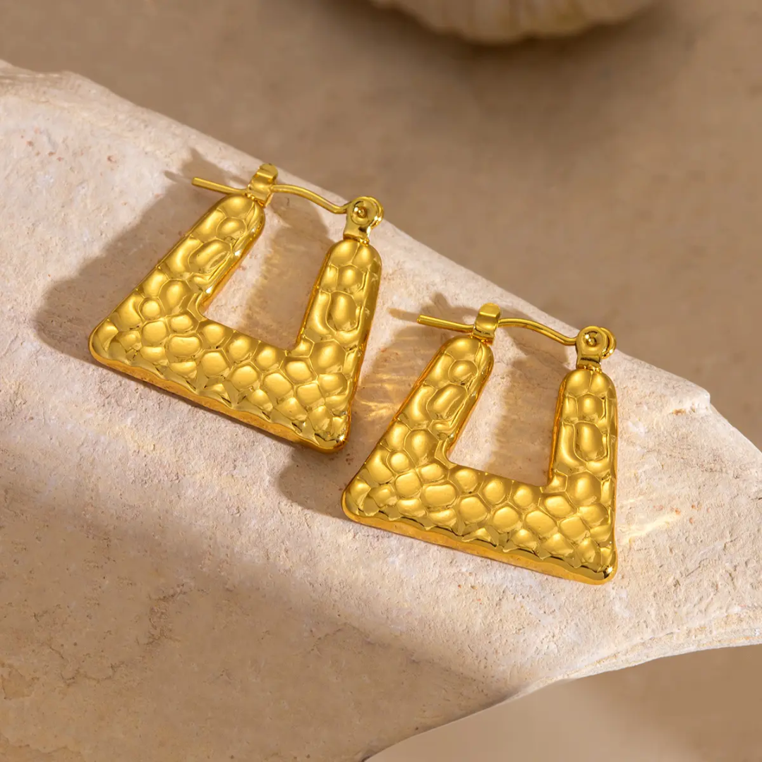Geometric Hammered Hoop Earrings – Gold-Plated