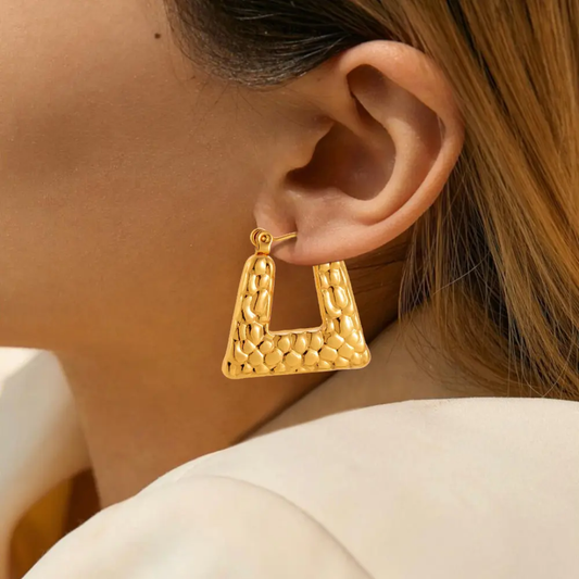 Geometric Hammered Hoop Earrings – Gold-Plated