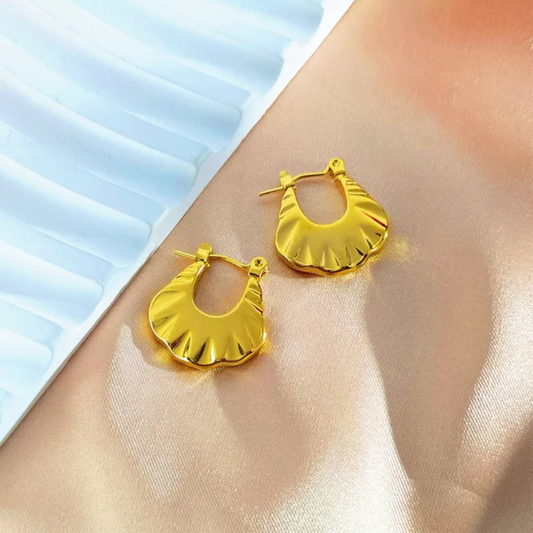 Fan Shell Hoop Earrings – Gold-Plated