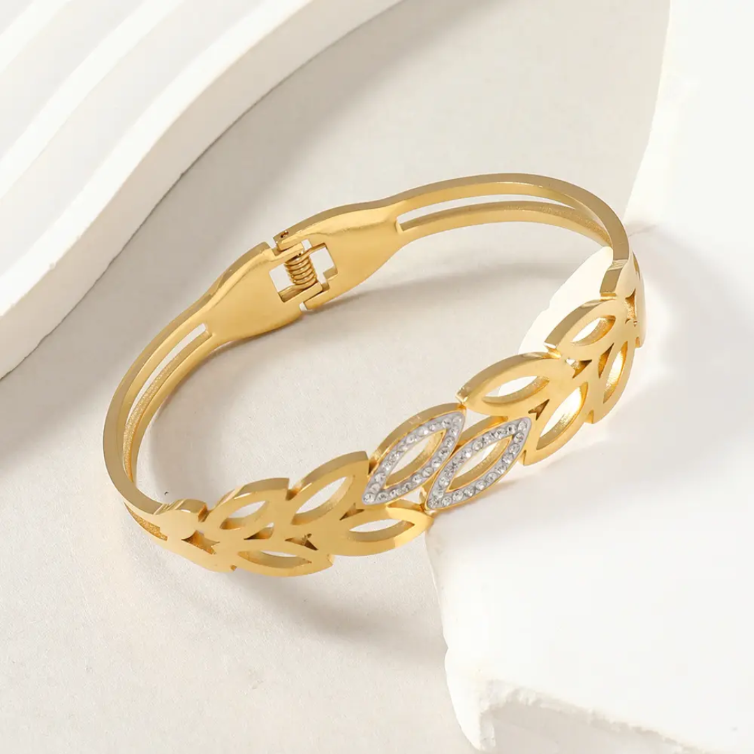 Gold Plated Anti-Tarnish Leaf Design Kada with Stone Detailing