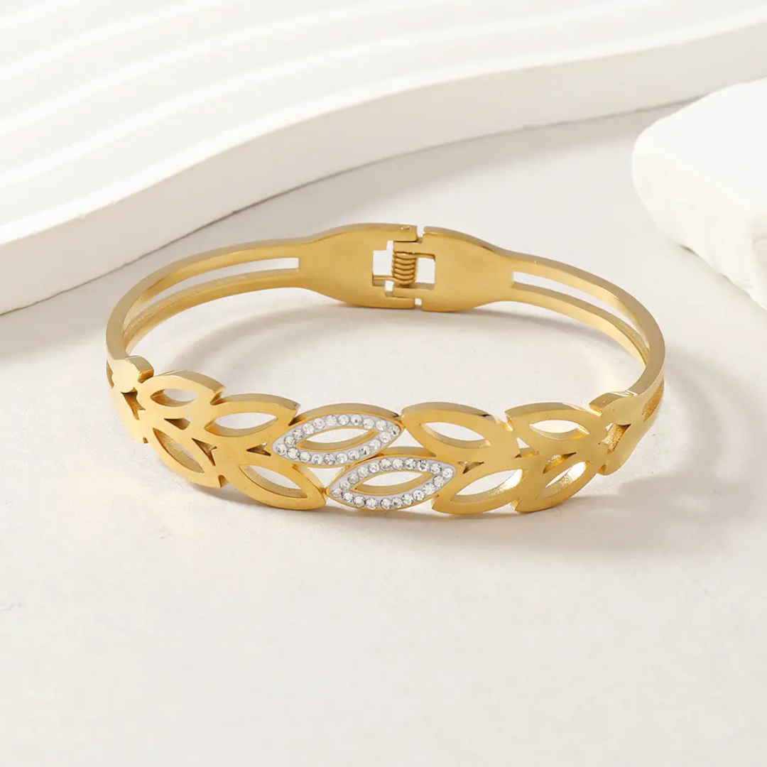 Gold Plated Anti-Tarnish Leaf Design Kada with Stone Detailing