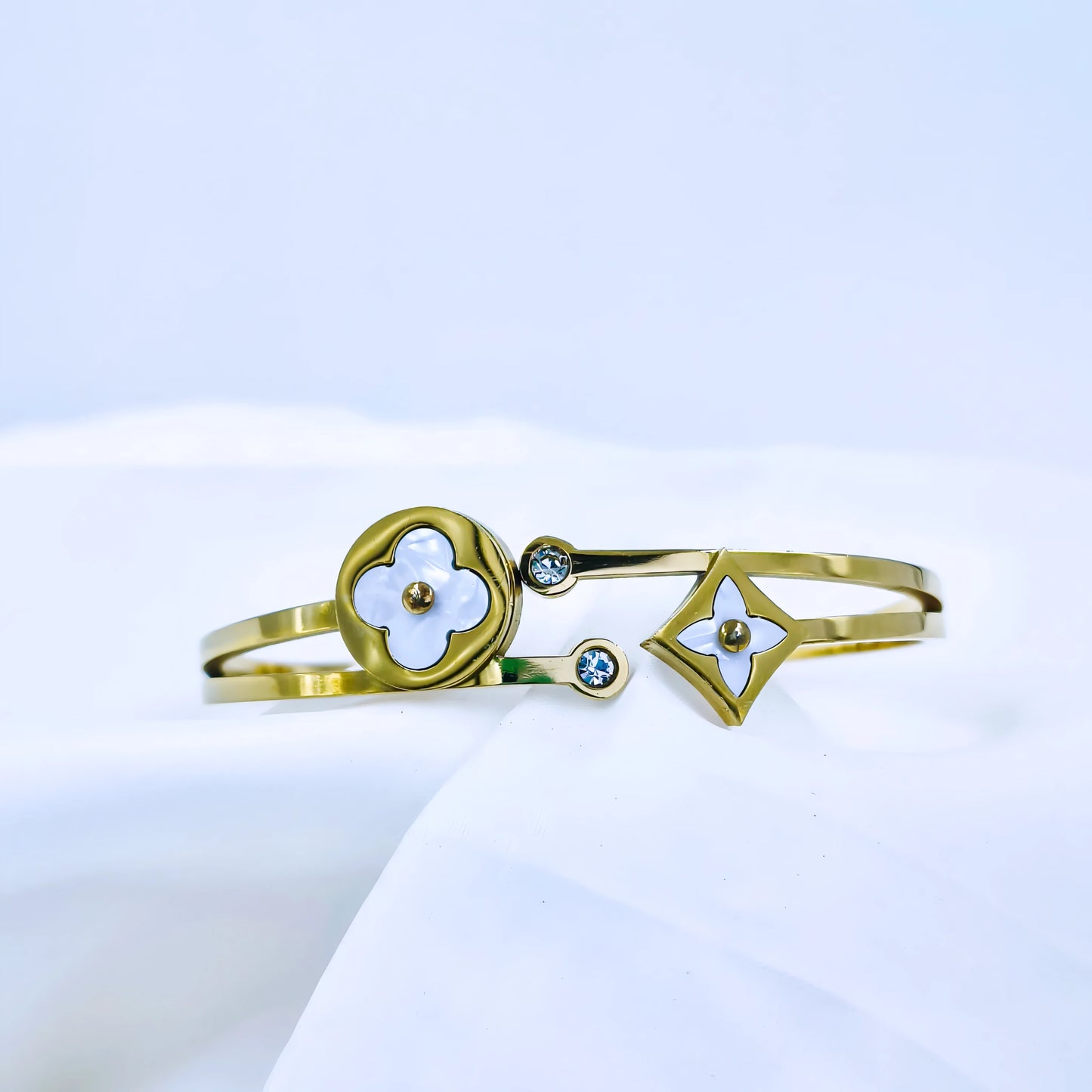 White Clover & Diamond Shape Anti-Tarnish Gold Plated Kada / Bracelet