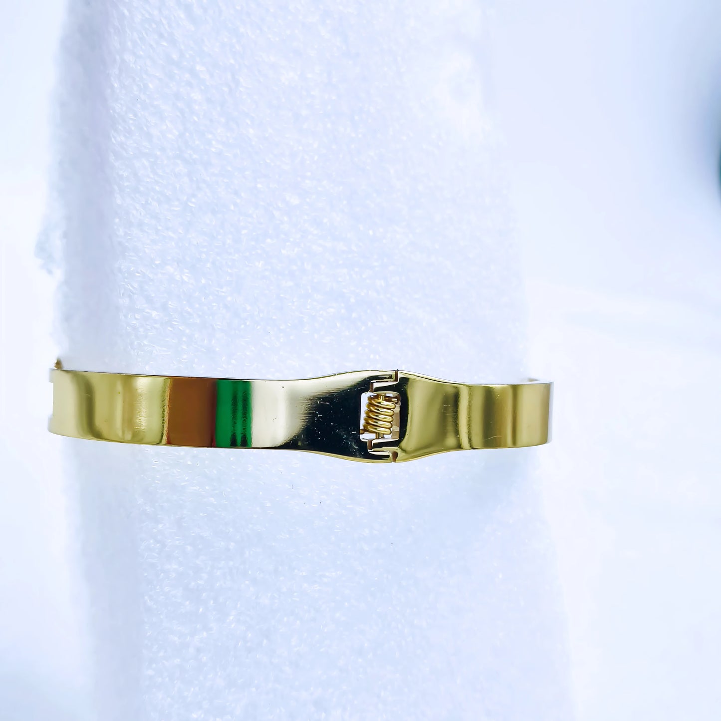 White Clover Crystal Accent Anti-Tarnish Gold Plated Kada / Bracelet