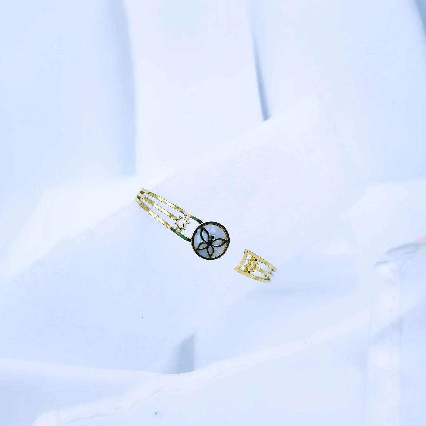 White Stone Floral Anti-Tarnish Gold Plated Kada / Bracelet