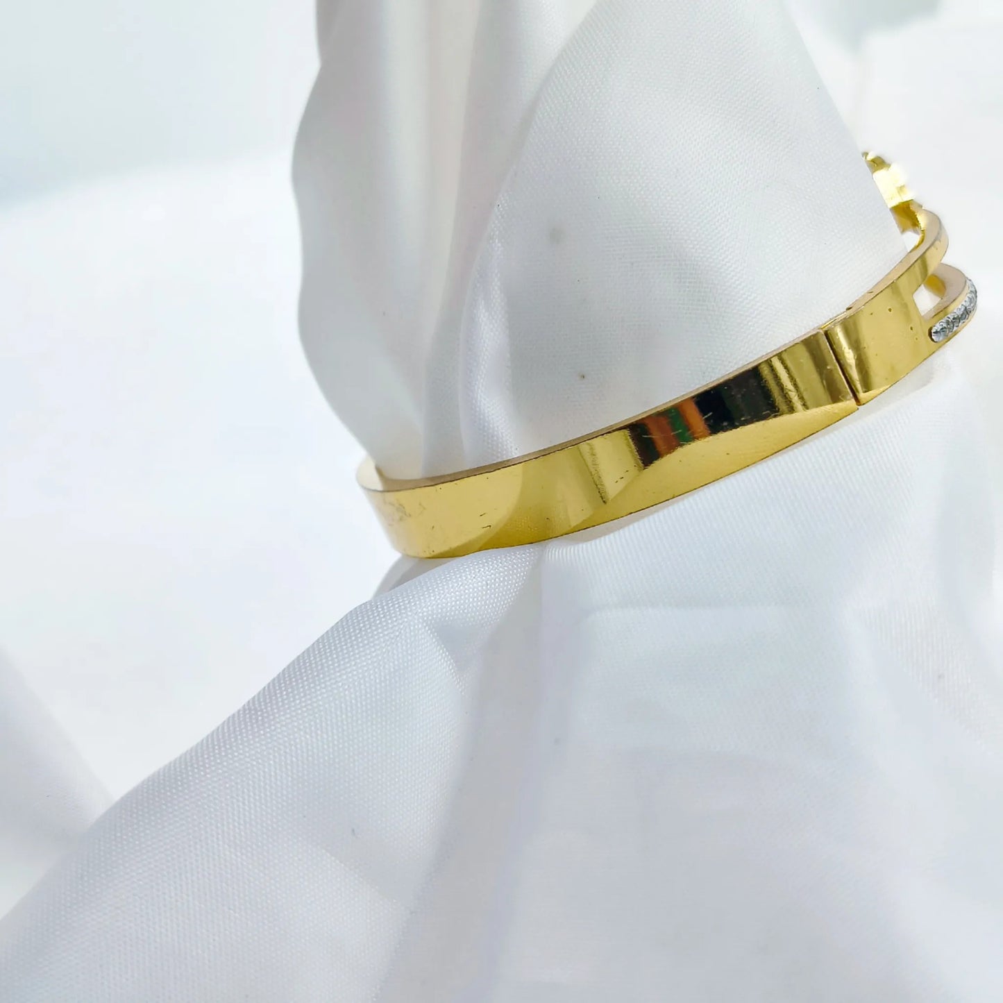 Elegant Leaf Design Gold Plated Anti-Tarnish Kada Bracelet Free-Size