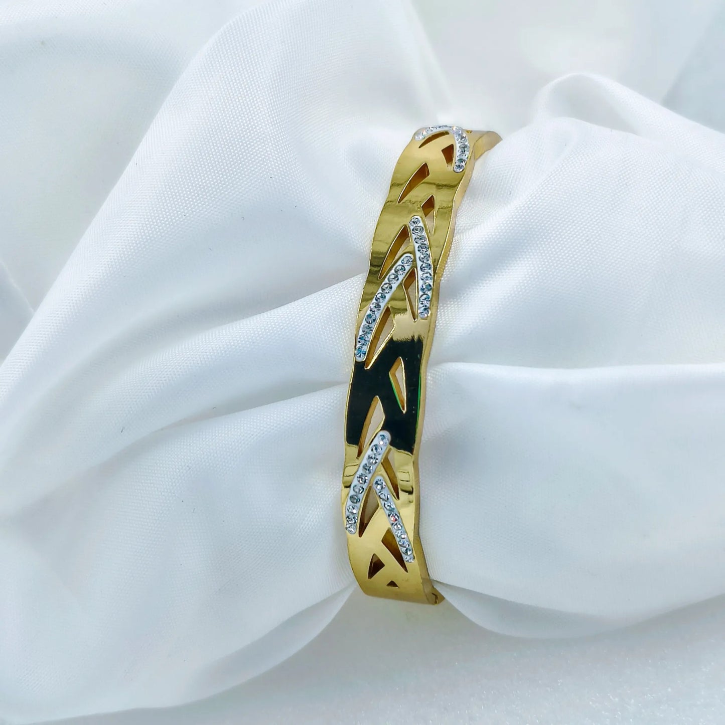 Elegant Leaf Design Gold Plated Anti-Tarnish Kada Bracelet Free-Size