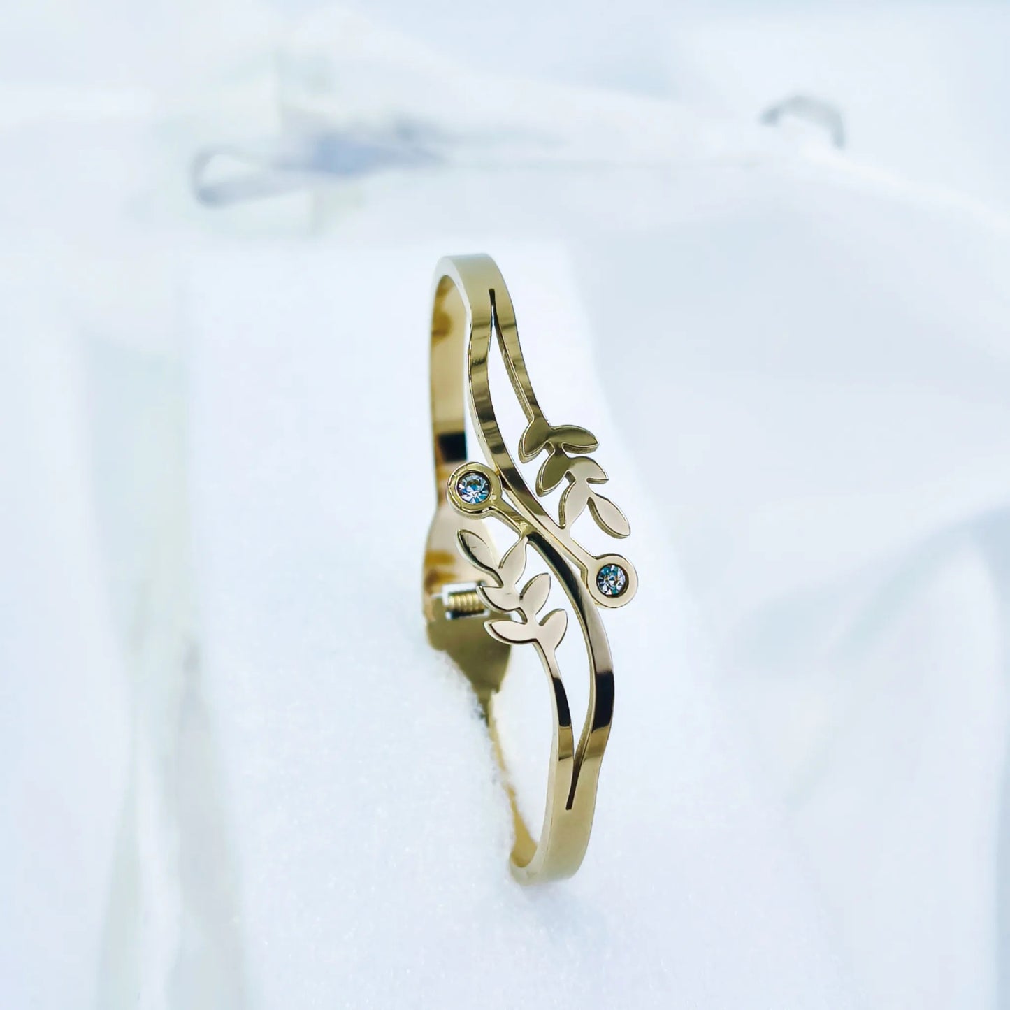 Leaf Motif Crystal Accent Anti-Tarnish Gold Plated Kada / Bracelet