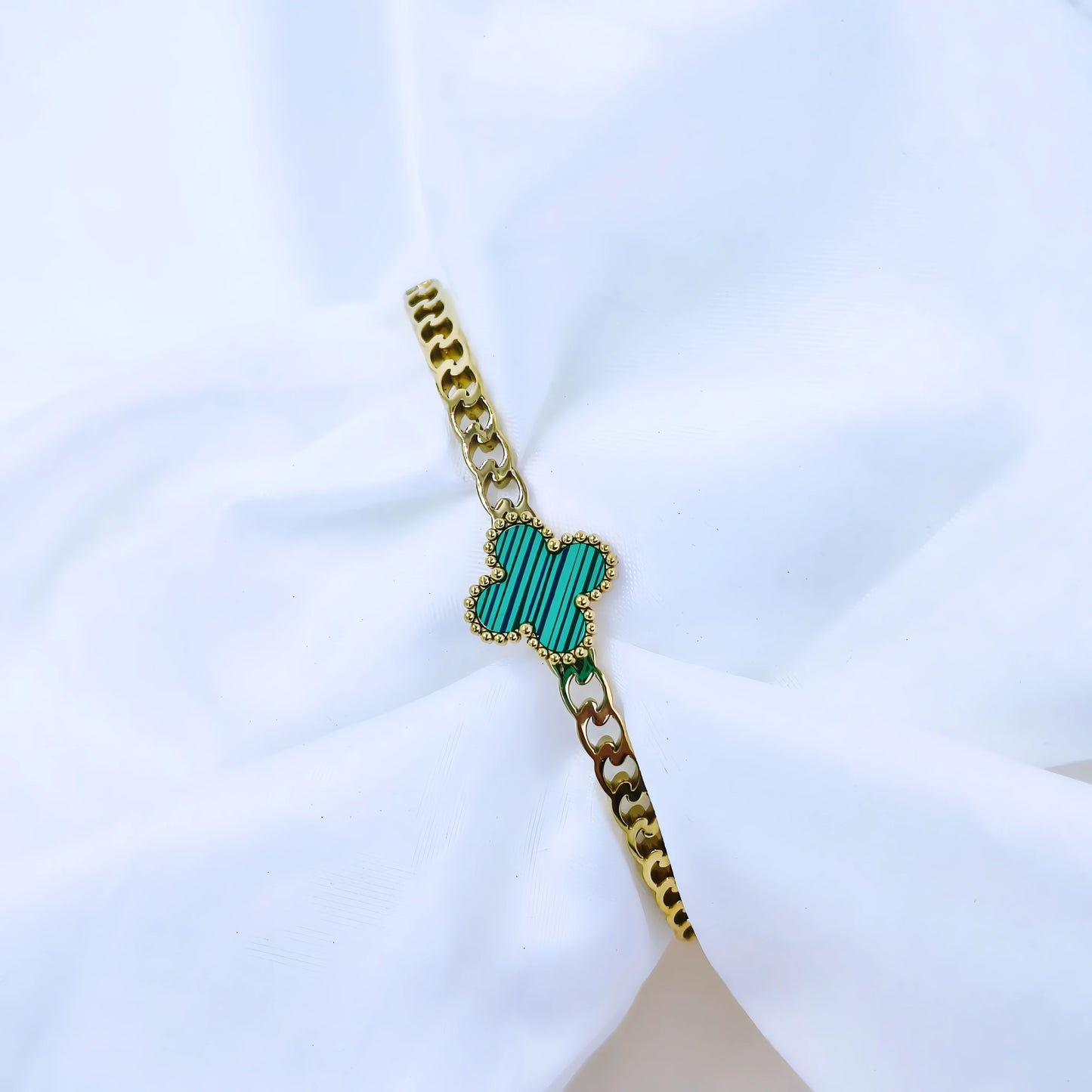 Green Clover Charm Anti-Tarnish Gold Plated Chain Bracelet / Kada