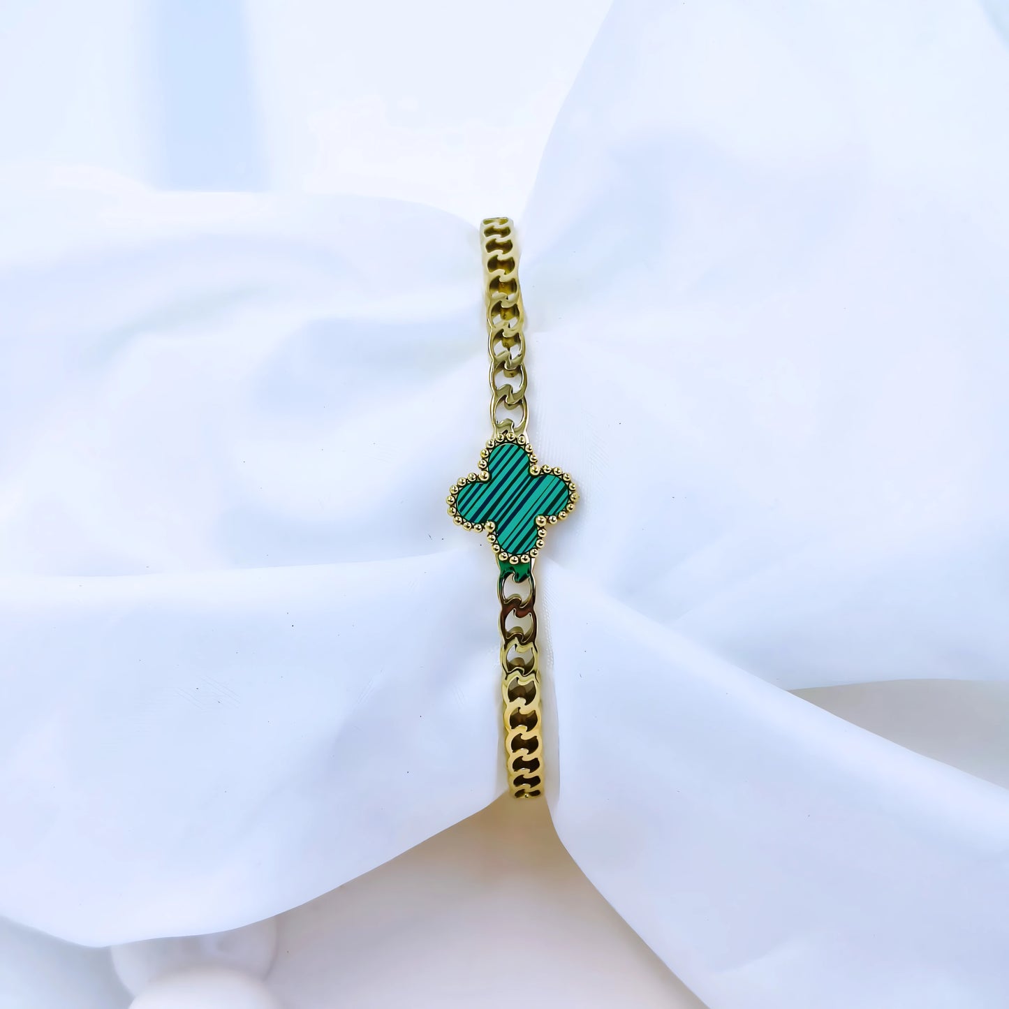 Green Clover Charm Anti-Tarnish Gold Plated Chain Bracelet / Kada