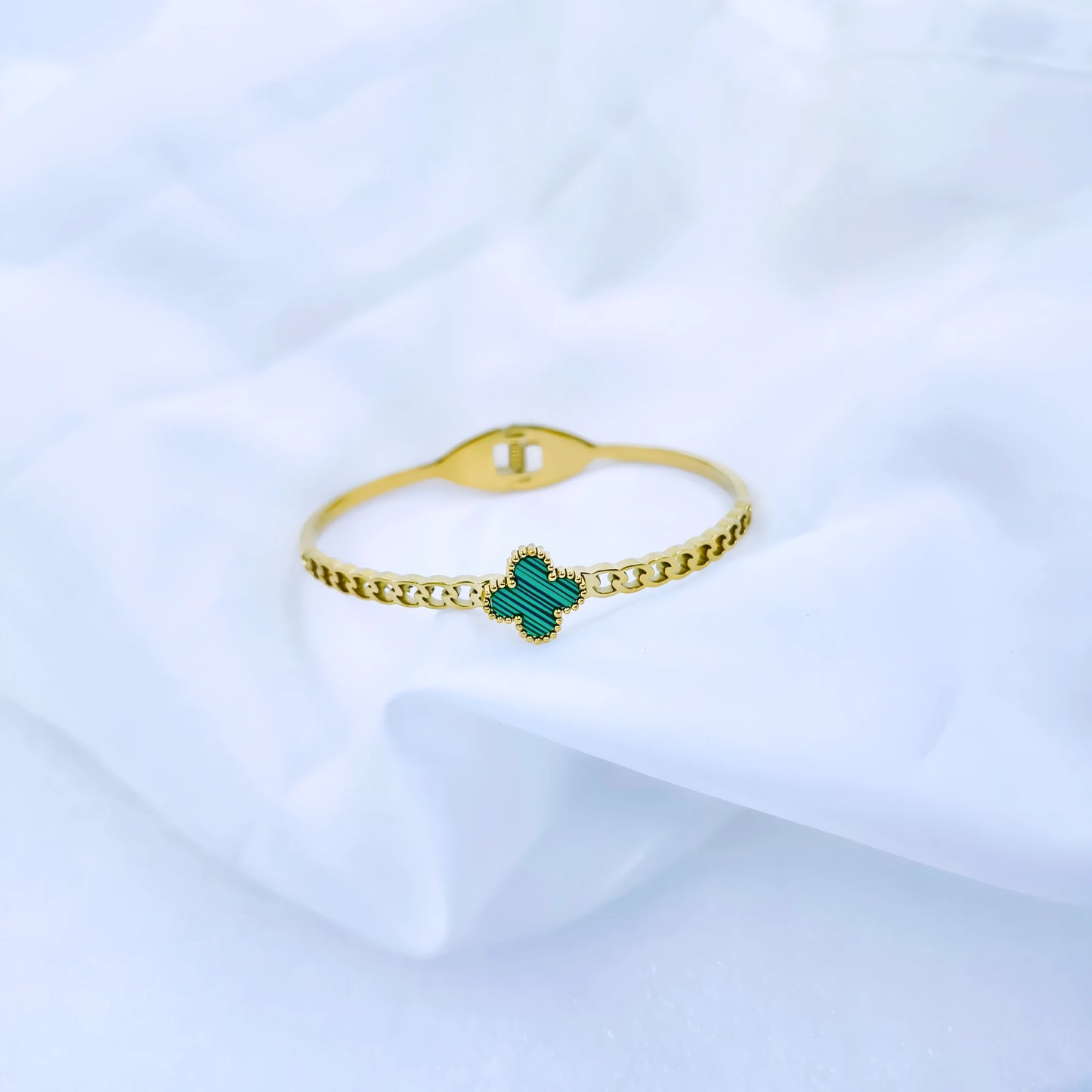 Green Clover Charm Anti-Tarnish Gold Plated Chain Bracelet / Kada