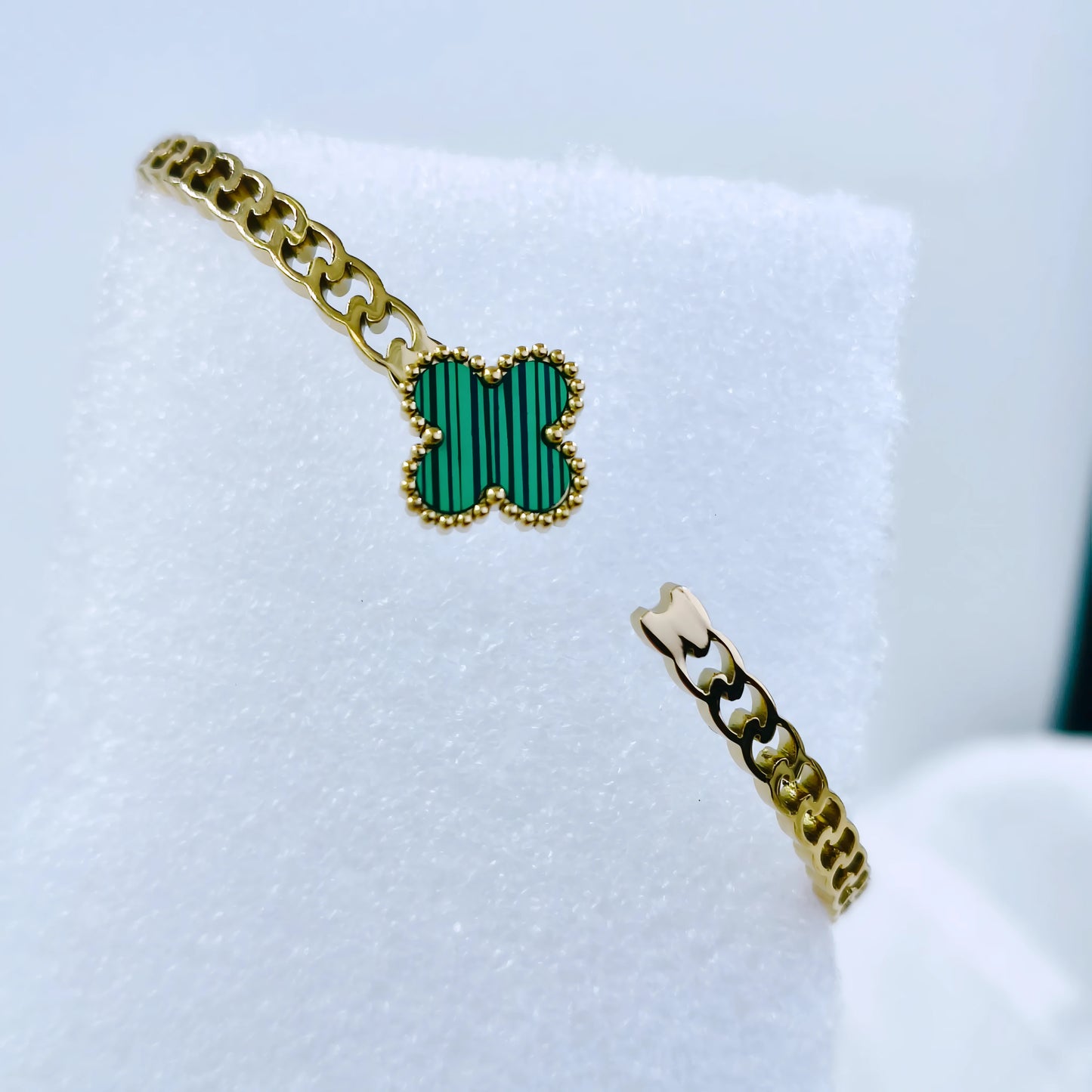 Green Clover Charm Anti-Tarnish Gold Plated Chain Bracelet / Kada