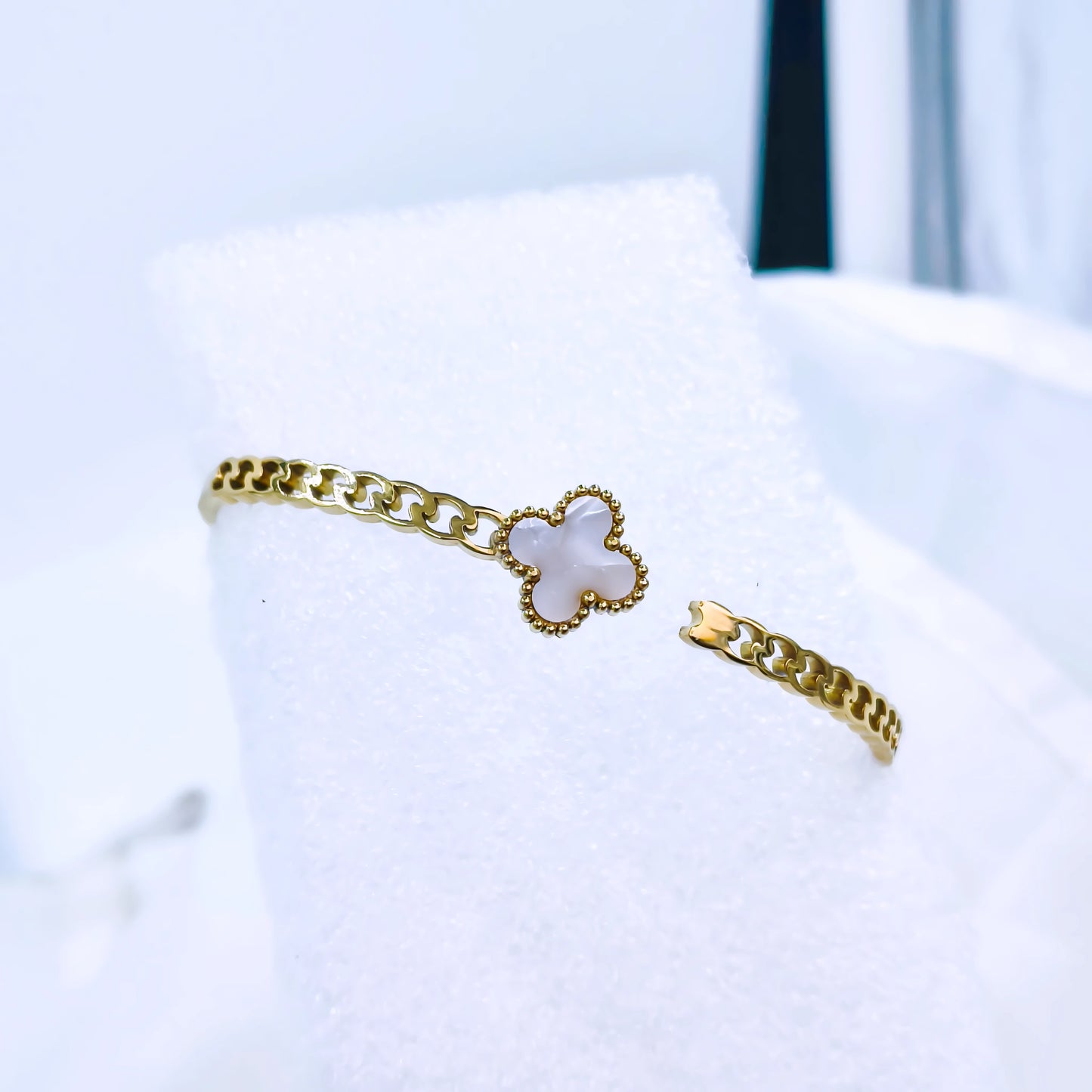 White Clover Charm Anti-Tarnish Gold Plated Chain Bracelet / Kada