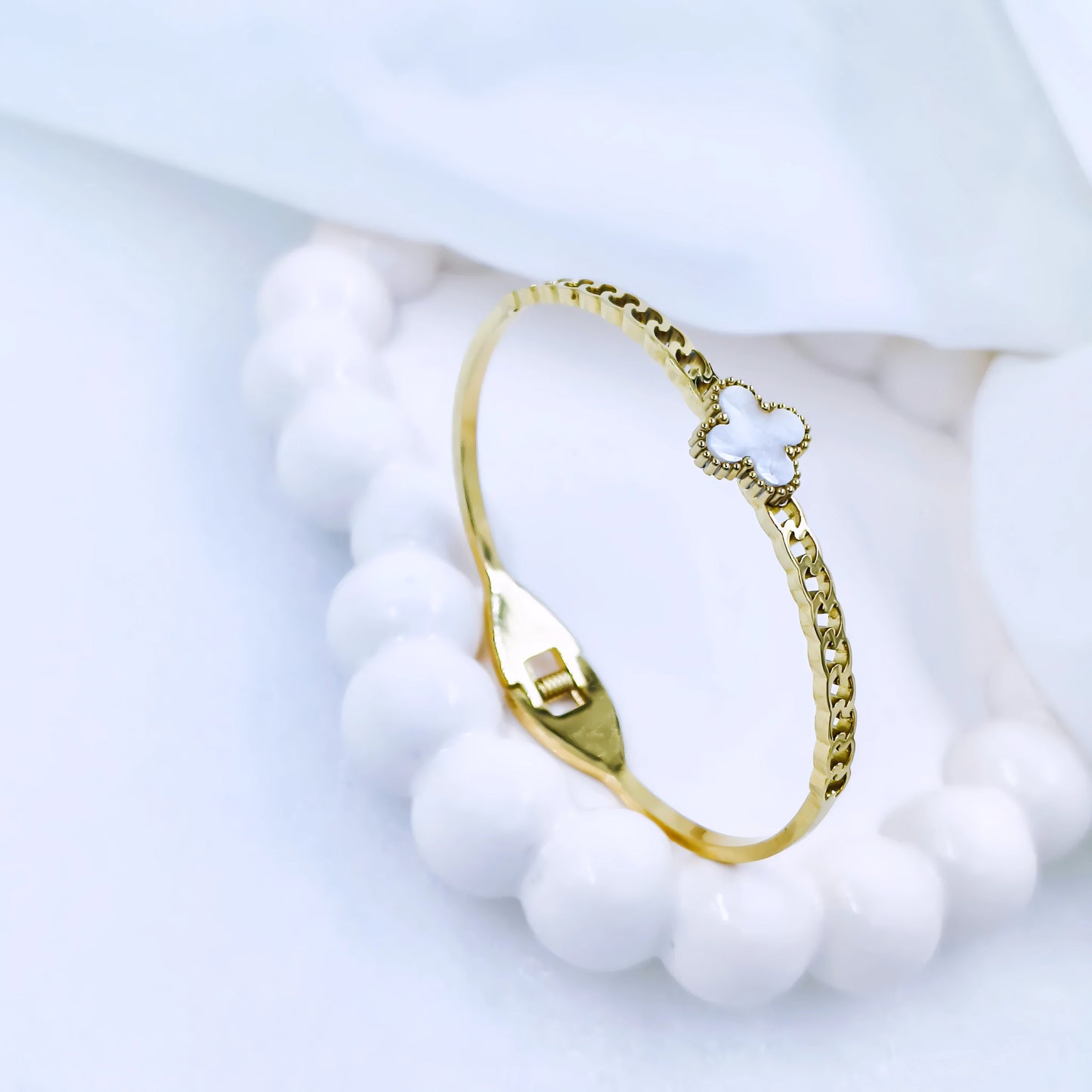 White Clover Charm Anti-Tarnish Gold Plated Chain Bracelet / Kada