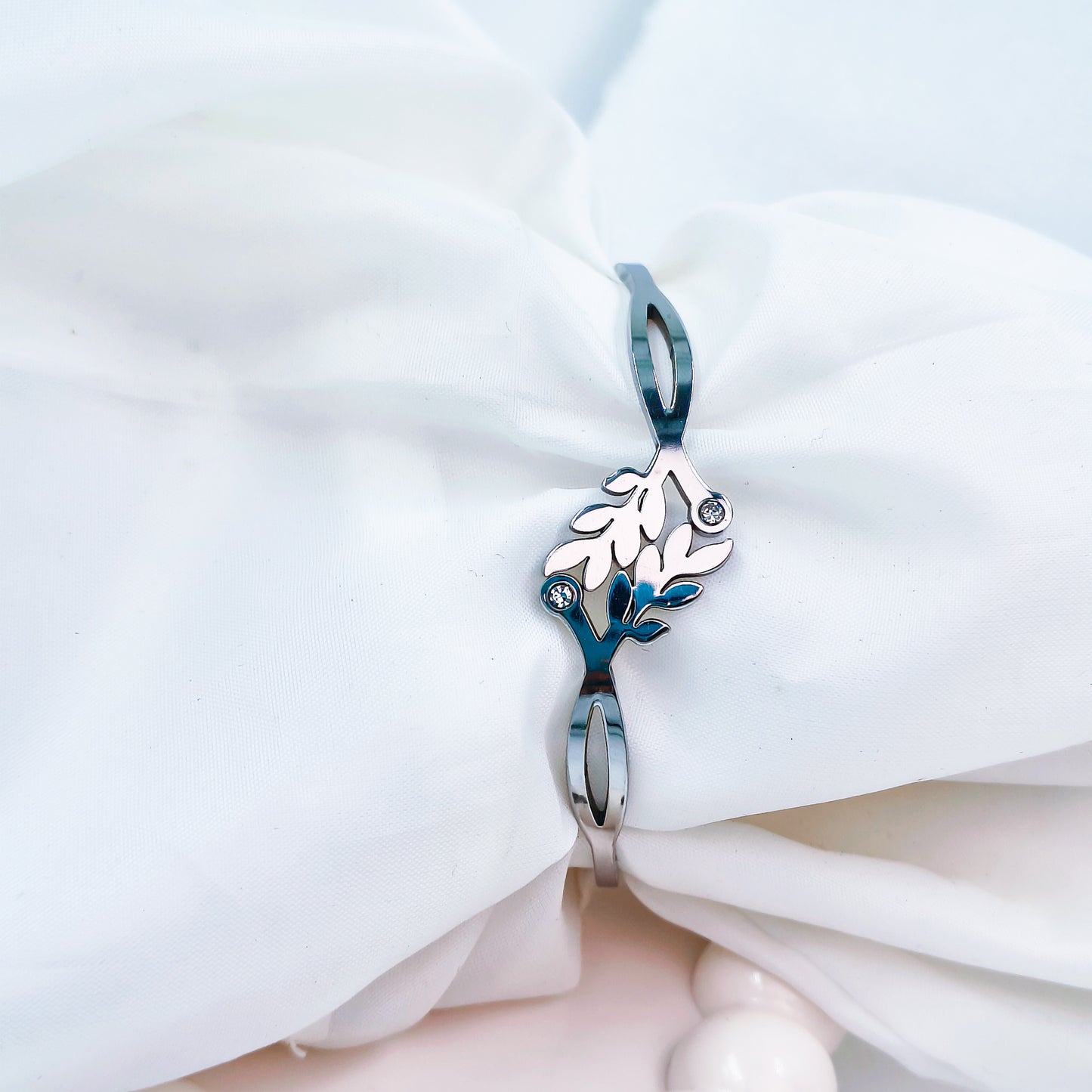 Leaf Design Anti-Tarnish Bracelet (Regular Size, 2.6 & 2.8)