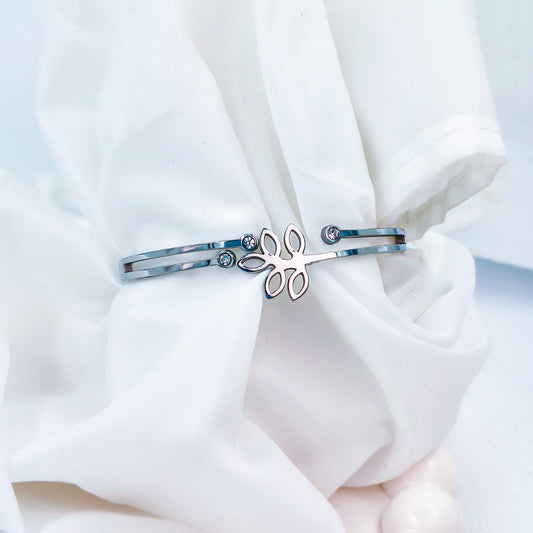 Floral Charm Anti-Tarnish Bracelet (Regular Size, 2.6 & 2.8)