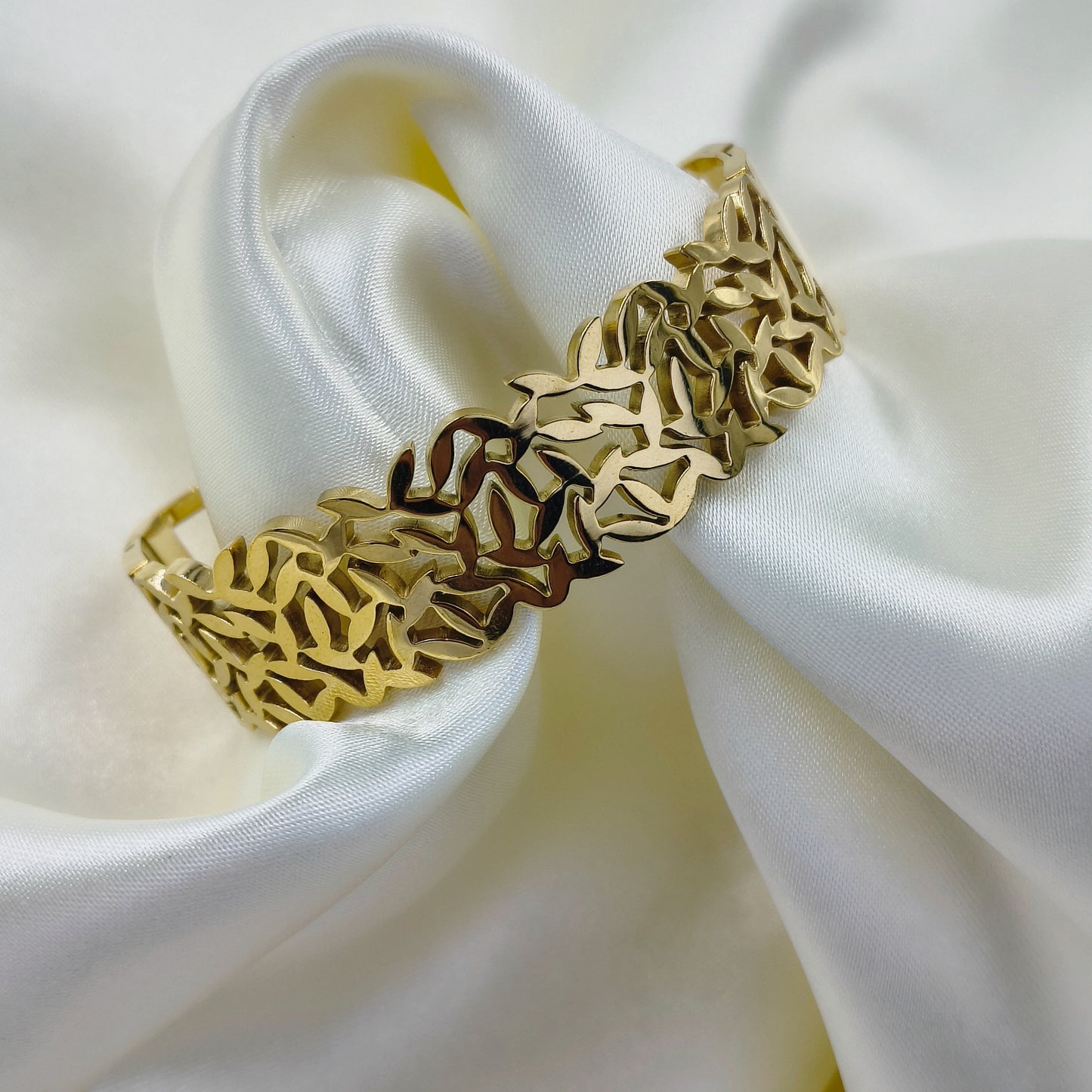 Anti-Tarnish Gold Plated Abstract Design Kada Bracelet Regular Size 2.8 | True Shiny Jewells