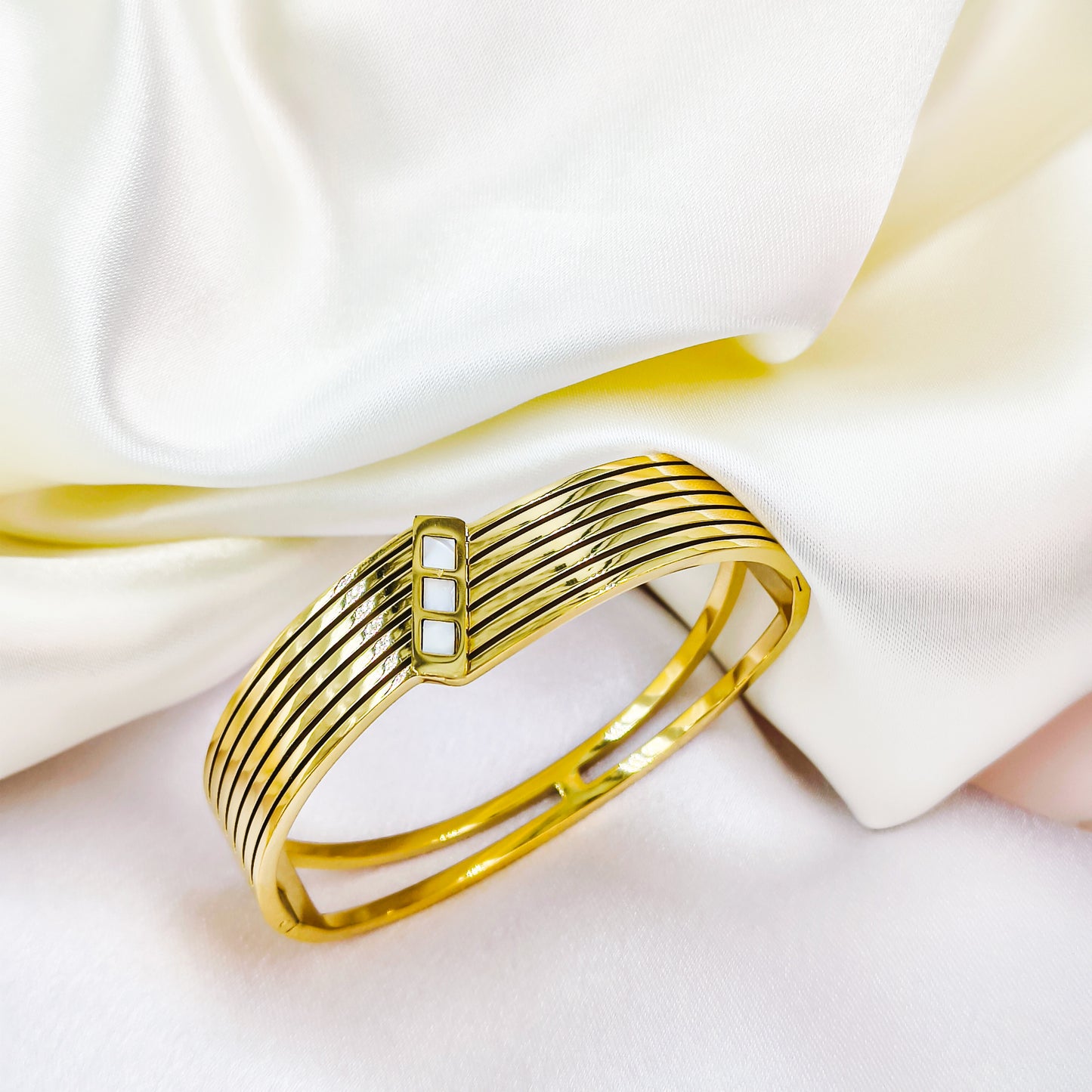 Anti-Tarnish Gold Plated Geometric Kada Bracelet – Regular Size 2.8 | True Shiny Jewells