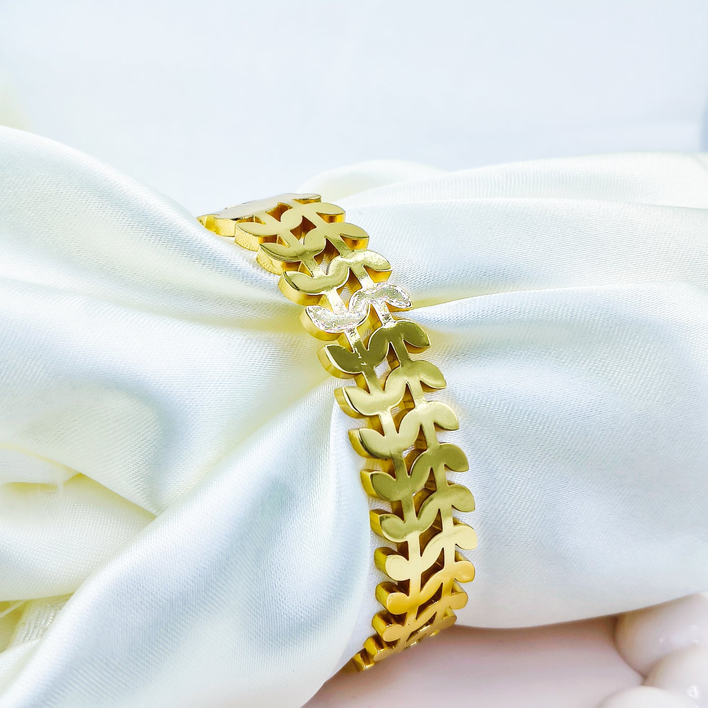 Anti-Tarnish Leaf Pattern Gold Plated Kada Bracelet for Women – Regular Size 2.8