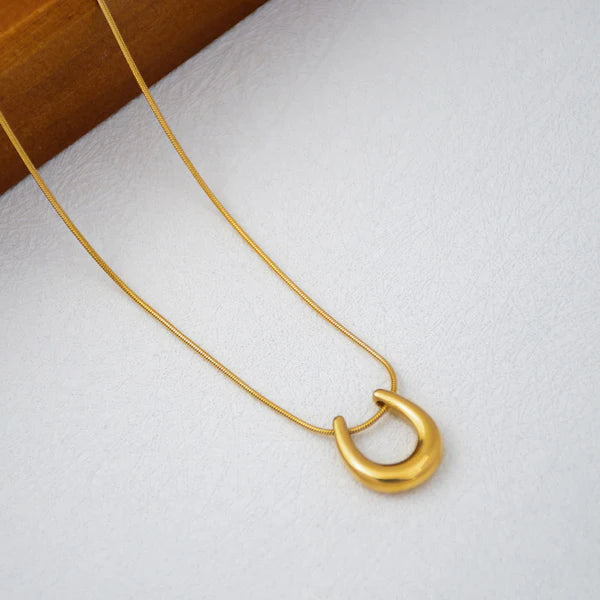Gold-Plated Horseshoe Anti Tarnish Pendant Necklace for Women