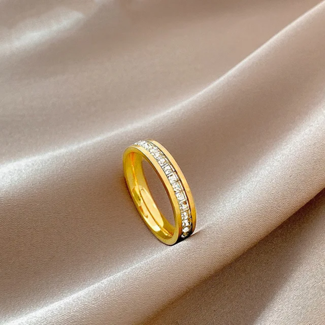 Sparkling Gold-Plated Diamond Band Ring