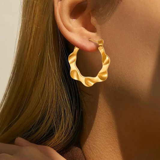 Wavy Hoop Earrings – Gold-Plated