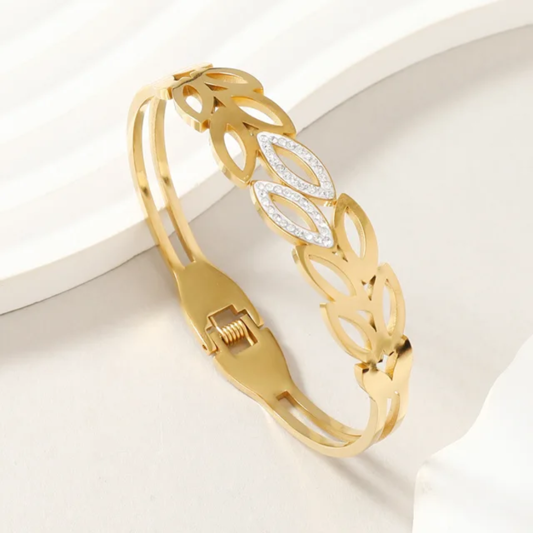 Gold Plated Anti-Tarnish Leaf Design Kada with Stone Detailing