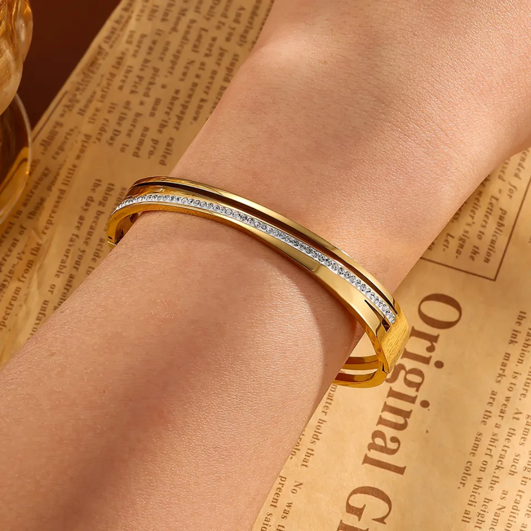Gold Plated Anti-Tarnish Kada with Stone Line Detailing (Size 2.4 & 2.6)