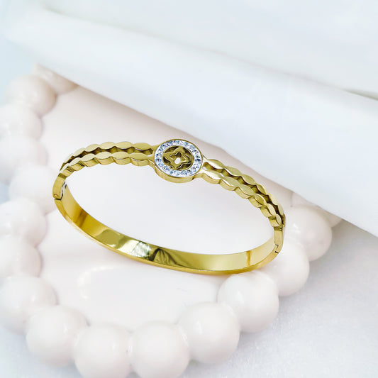 Gold Plated Clover Circle Kada – Anti Tarnish (Regular Size 2.6 & 2.8)