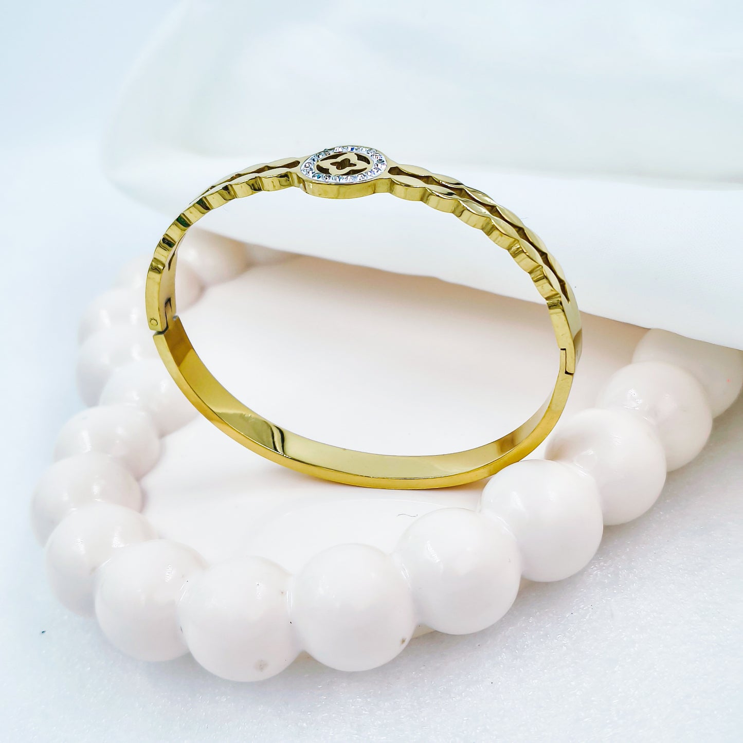 Gold Plated Clover Circle Kada – Anti Tarnish (Regular Size 2.6 & 2.8)