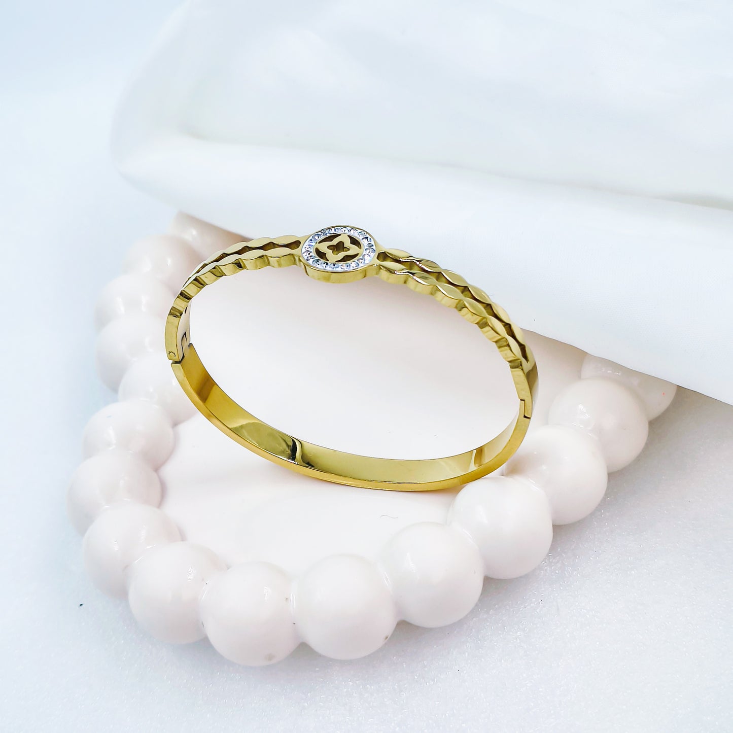 Gold Plated Clover Circle Kada – Anti Tarnish (Regular Size 2.6 & 2.8)