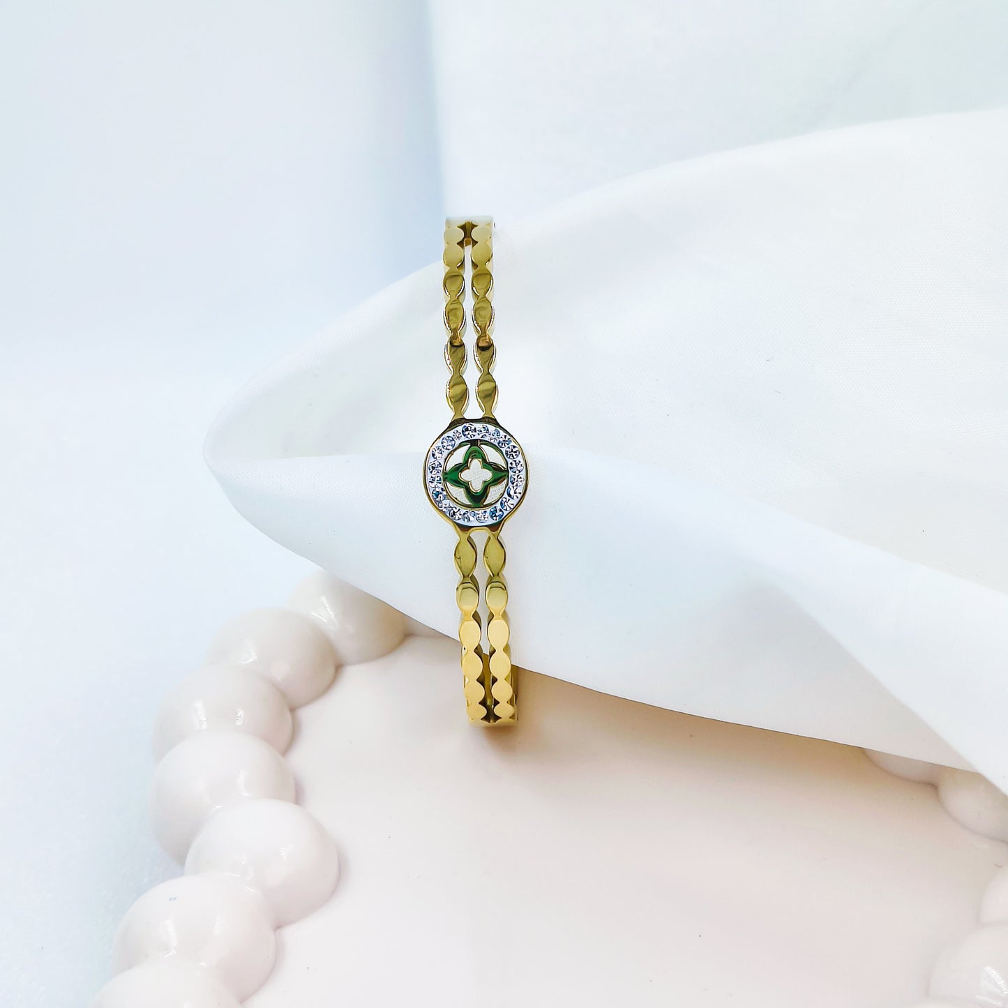 Gold Plated Clover Circle Kada – Anti Tarnish (Regular Size 2.6 & 2.8)