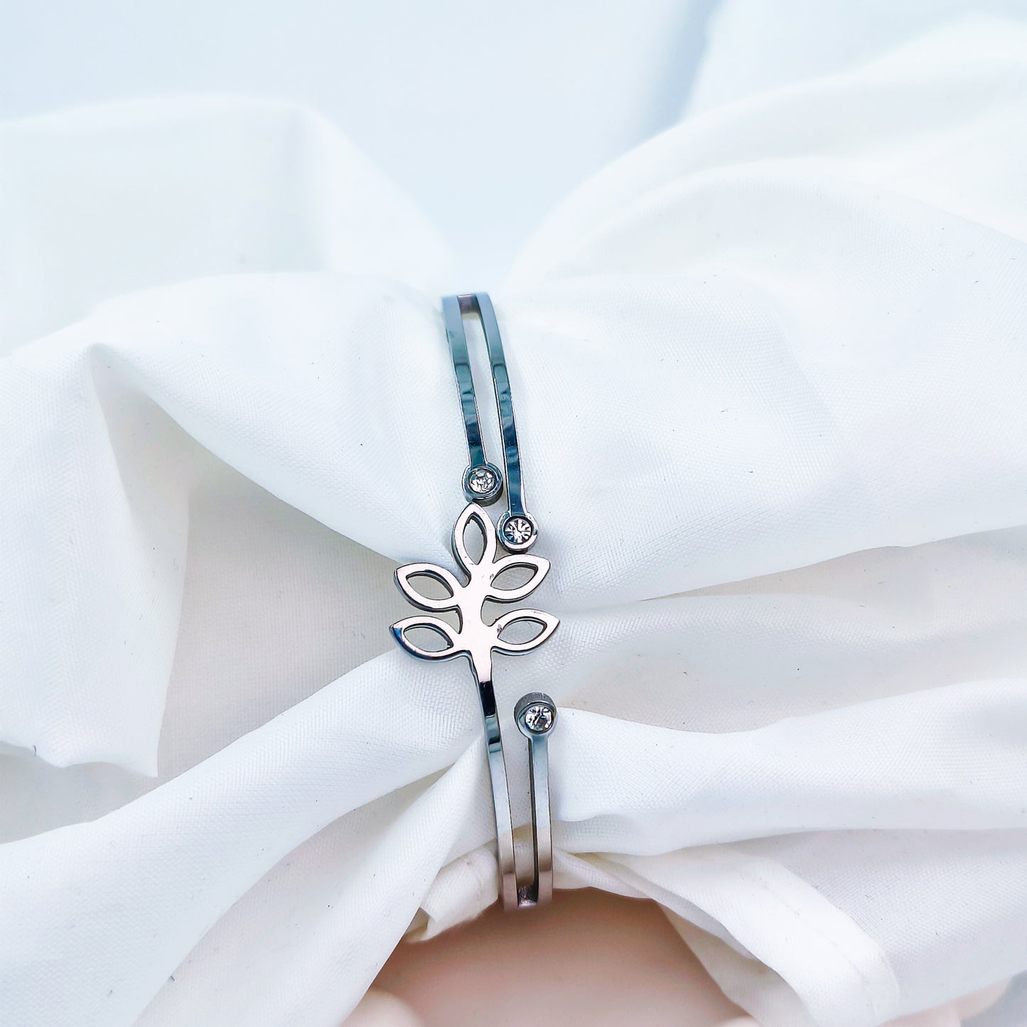 Floral Charm Anti-Tarnish Bracelet (Regular Size, 2.6 & 2.8)