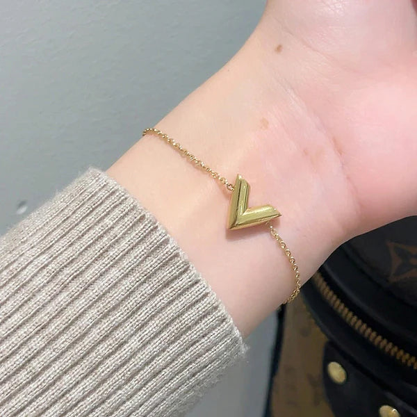 Minimal V Charm Gold Bracelet – Anti Tarnish Jewellery