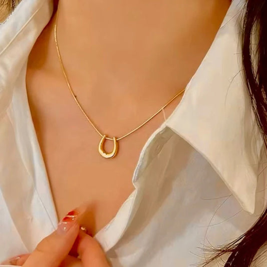 Gold-Plated Horseshoe Anti Tarnish Pendant Necklace for Women